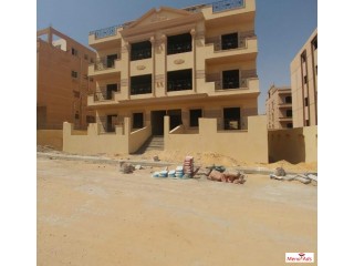 شقه للبيع روف بالشخ زايد الحي الثامن المجاورة الثالثة بالقرب من اركان مول و سعودى