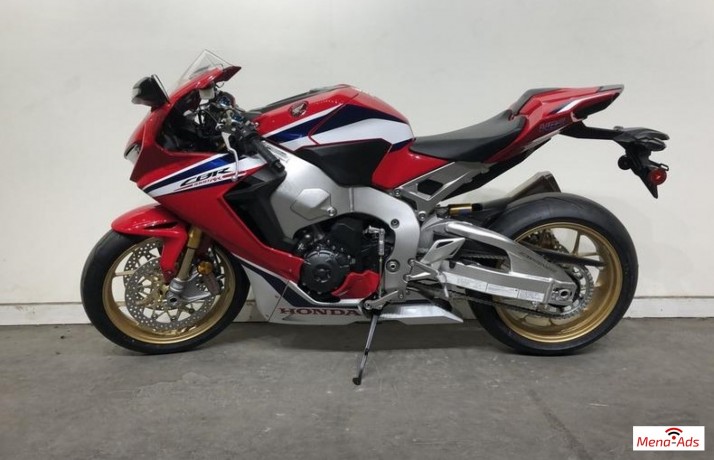 2019-honda-cbr1000rr-spwhatsapp-13236413248-big-0