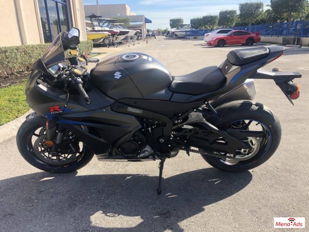 2018-suzuki-gsx-r1000-big-2